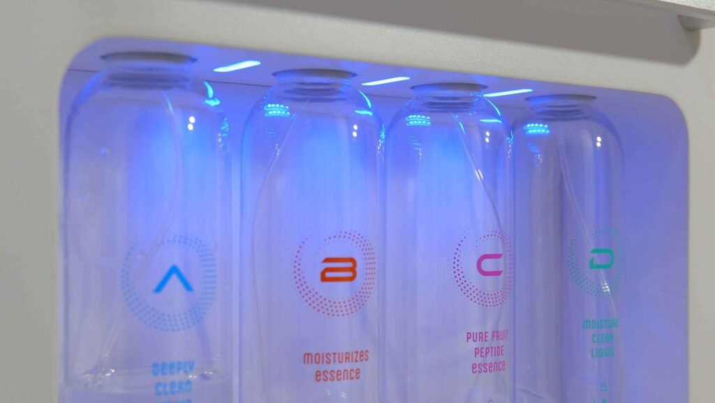 4-bottle solution system (A/B/C/D) with automatic pipe cleaning function for hydro facial machine.